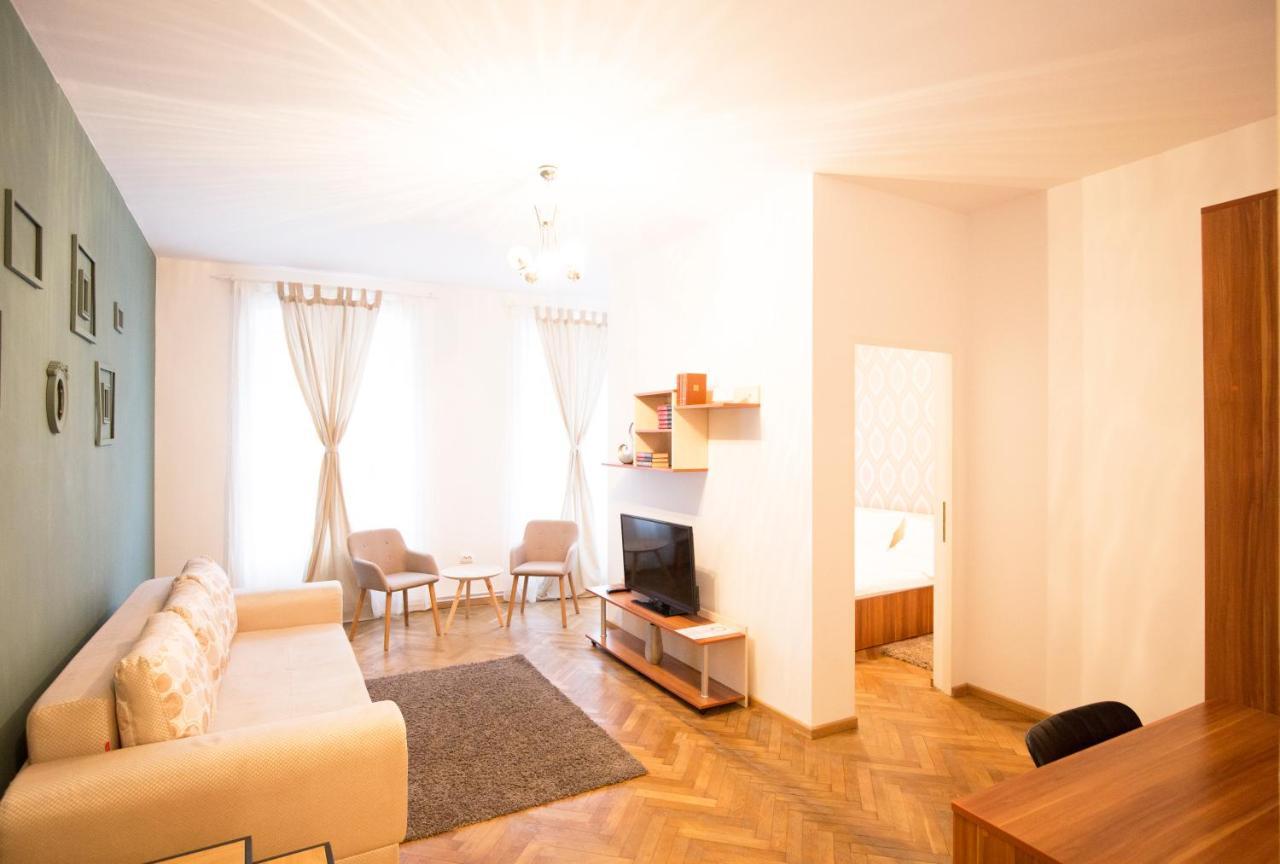 Sunny Old Town Apartment บราชอฟ ภายนอก รูปภาพ