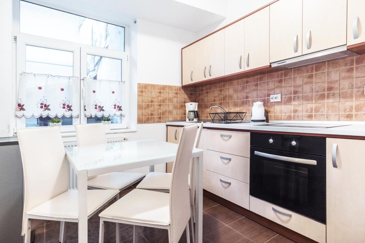 Sunny Old Town Apartment บราชอฟ ภายนอก รูปภาพ