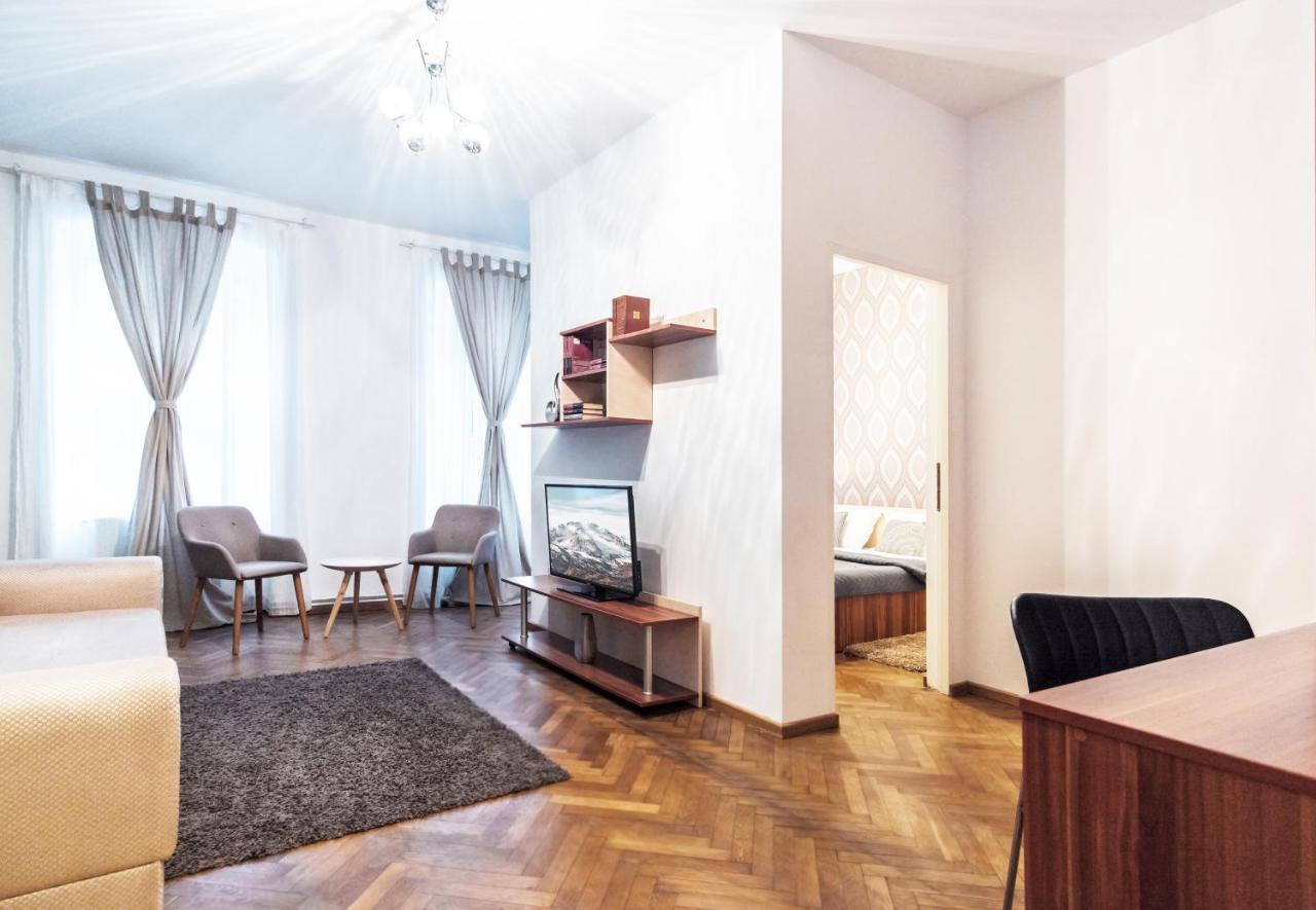 Sunny Old Town Apartment บราชอฟ ภายนอก รูปภาพ