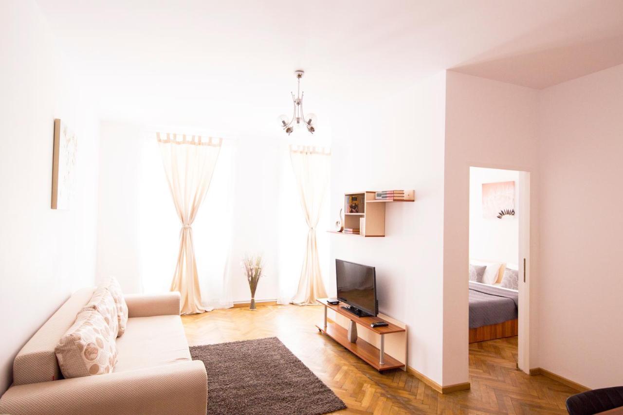 Sunny Old Town Apartment บราชอฟ ภายนอก รูปภาพ